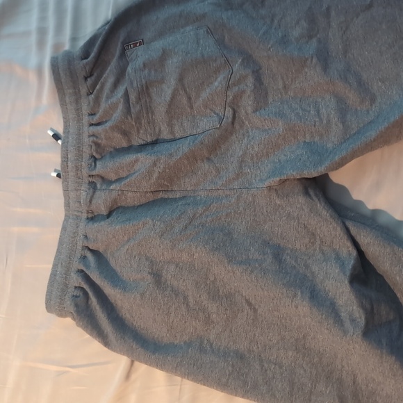 Men's long shorts/capris size medium - Picture 4 of 4
